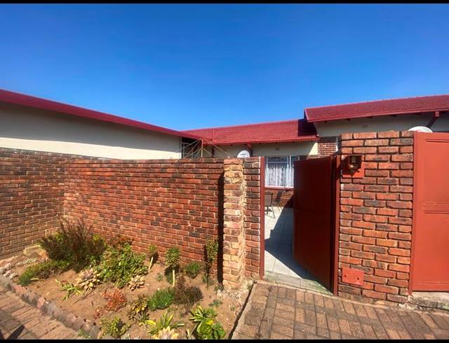 2 BEDROOM TOWNHOUSE FOR SALE IN GHOLFSIG